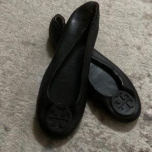 LIKE NEW! Tory Burch flats - size 8.5